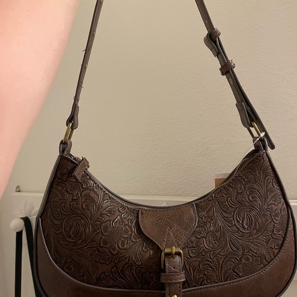 Chic Embossed Leather Shoulder Bag in Rich Brown